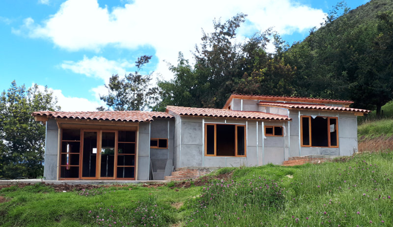 120m2, 3 alcobas, estudio, 3 y 1/2 baños, obra gris