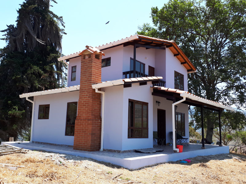 85m2, 3 alcobas, 2 baños, porche frontal