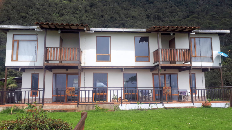 150m2, 4 alcobas, 4 baños, teja de barro