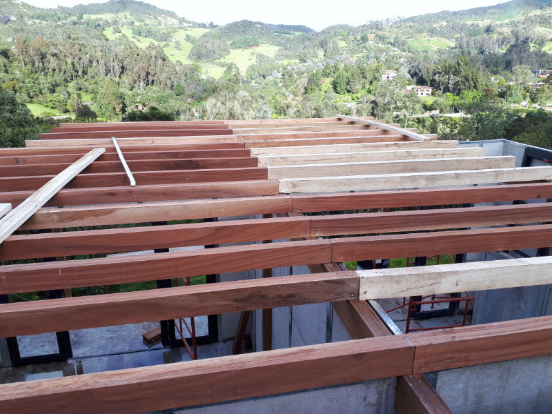 Estructura de madera para casas de dos pisos